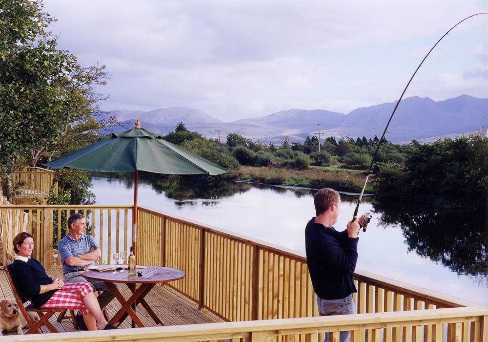 2 Mile Lodge Kenmare Exterior photo